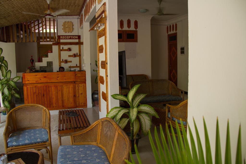 Alvi Star Inn Thulhaadhoo Exterior photo